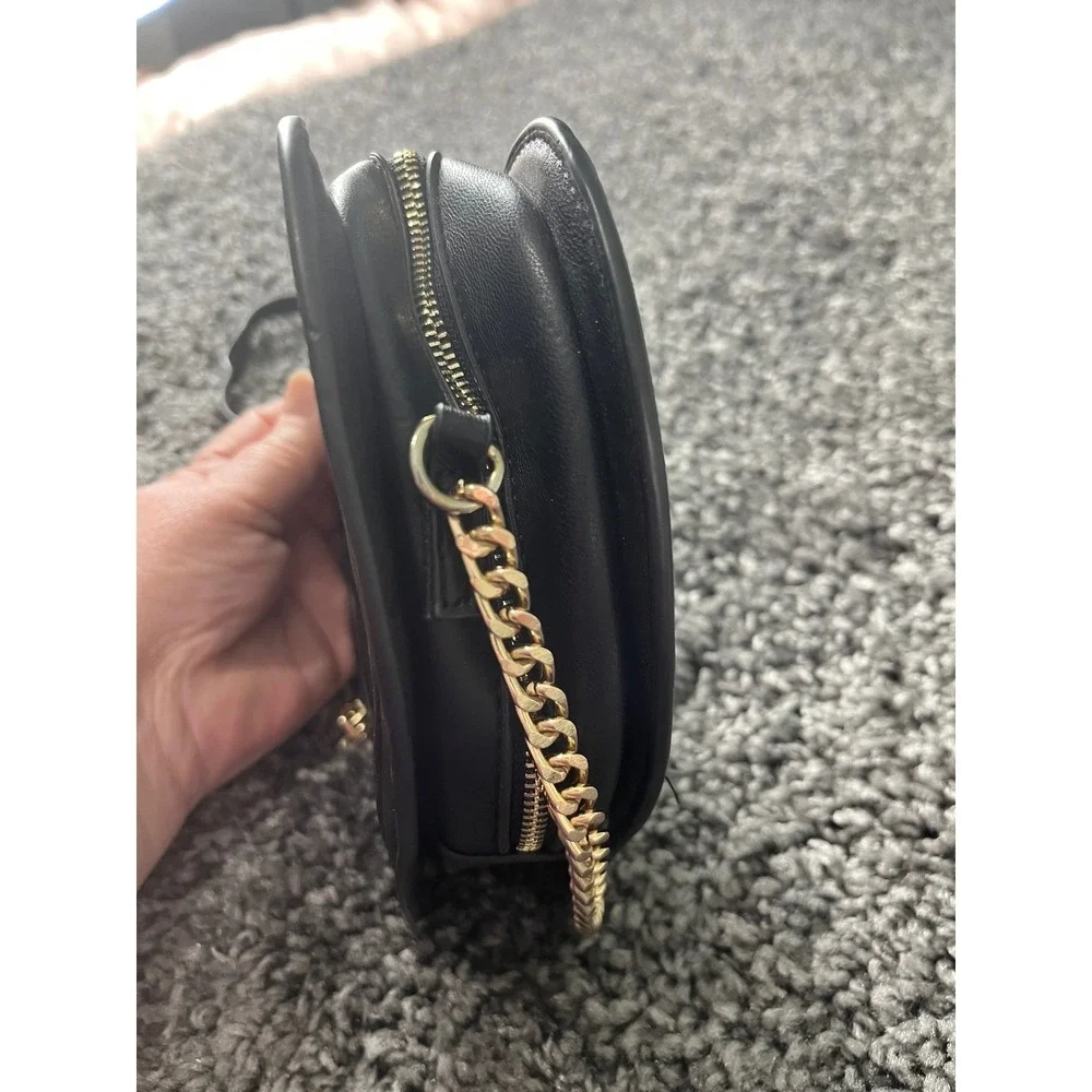 Forever 21 Crossbody Bag Womens Black Good Quilted Heart Shaped Gold Chain Strap
